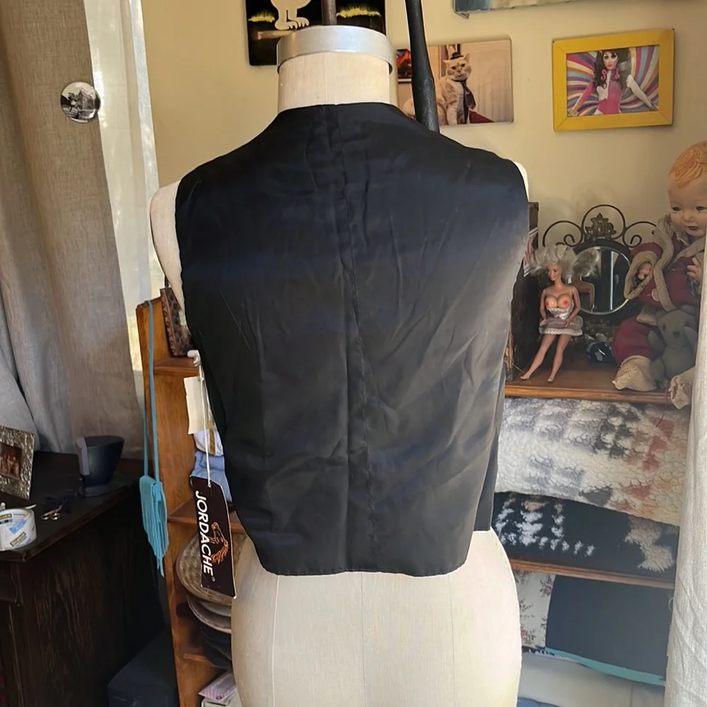 Dead stock Jordache tie front suede vest with silver hardware - Picture 3 of 12
